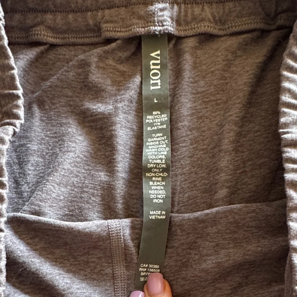 Vuori Performance Joggers in Sawyer Heather Size Large - Picture 3 of 4